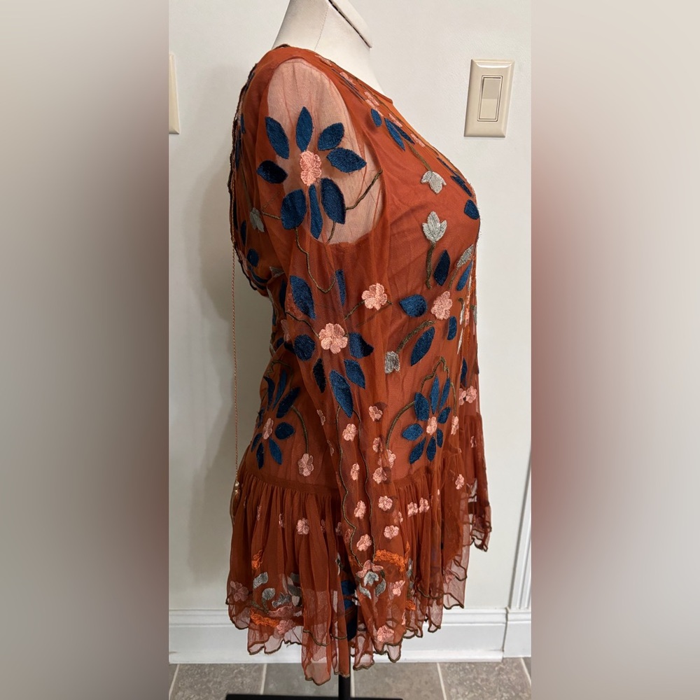 FREE PEOPLE HEARTS ARE WILD MINI EMBROIDERED DRESS RUST SMALL BOHO FESTIVAL - Picture 5 of 14